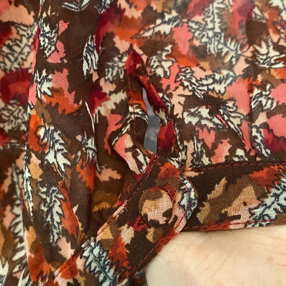 Gloria Vanderbuilt Semi Sheer Top w/ separate Tank. Like New - Picture 2 of 8